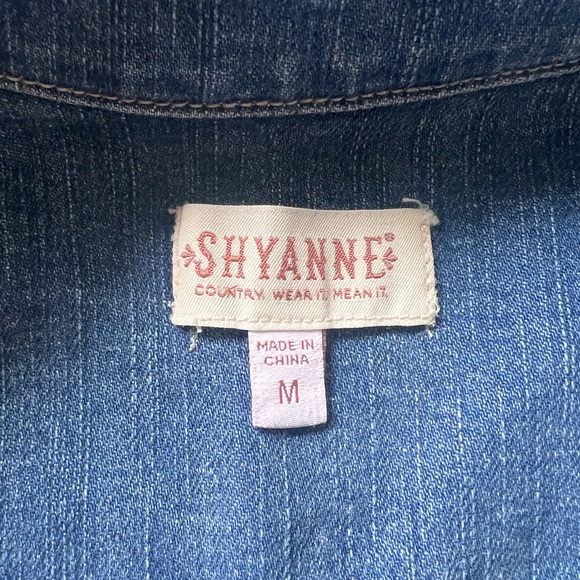 NEW Shyanne Crop Medium Wash Jean Jacket NWT - Picture 5 of 6